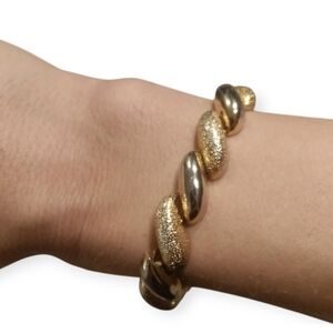 Vintage Gold Tone Textured & Smooth Link Bracelet USA Stamp 7" Clamp Snap